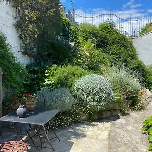 Petite Indépendante Avec Sdb, Clim Et Parking Privé Habitación en casa particular