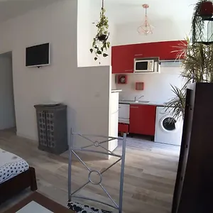 Lou Nidou, Centre Apartamento